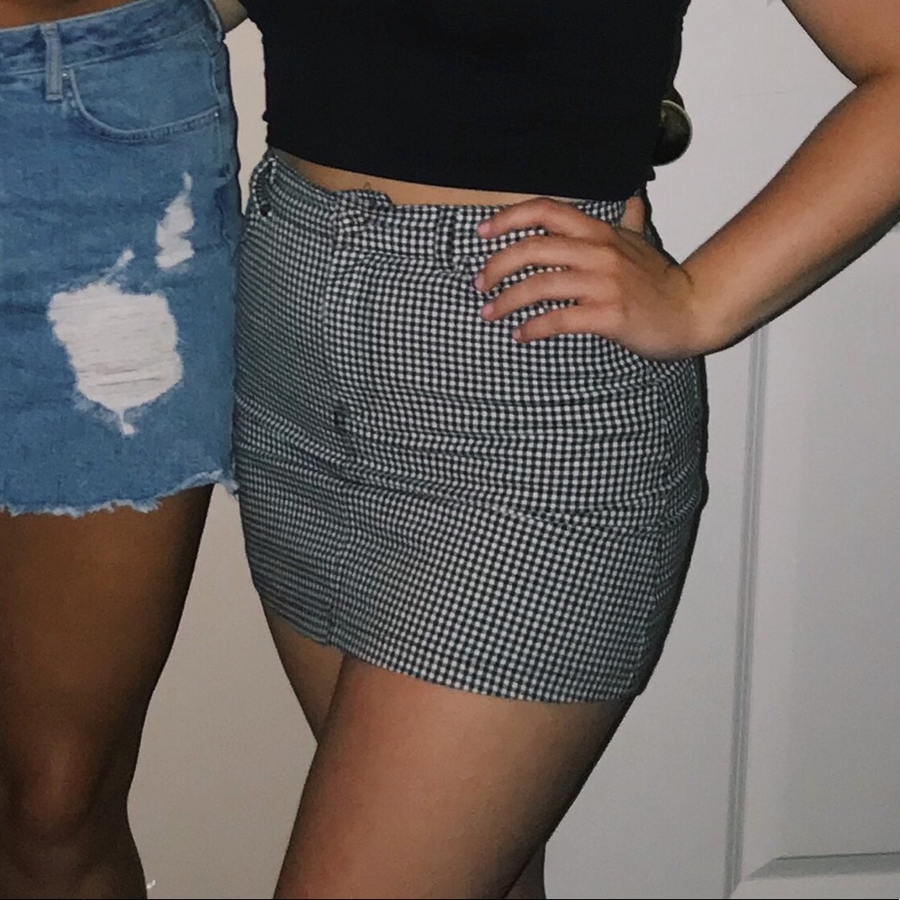 COPY - Brandy Melville Black/white plaid skirt